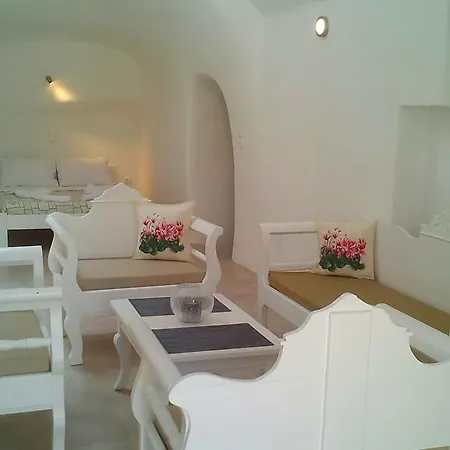 Filotimo Cave Aparthotel Pýrgos