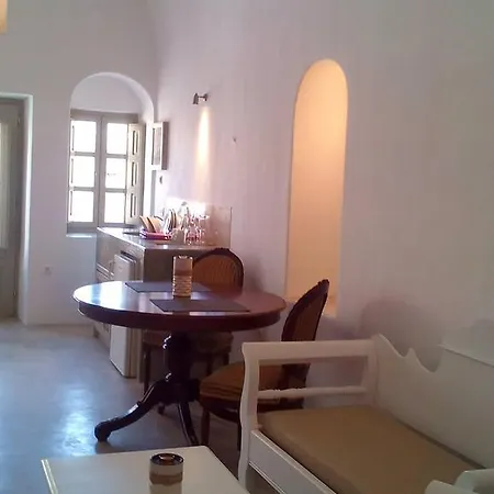 Filotimo Cave Aparthotel 3*