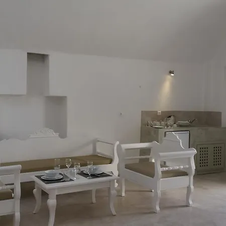 Filotimo Cave Aparthotel Pýrgos