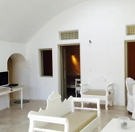 Filotimo Cave Aparthotel