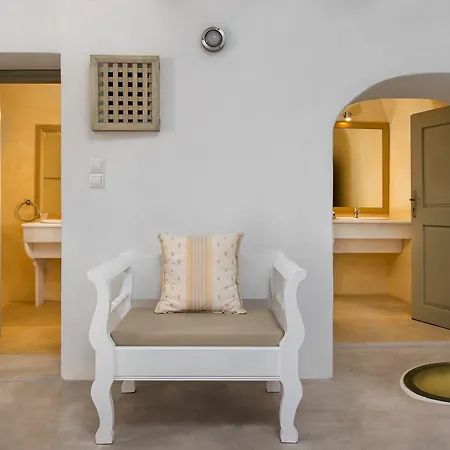 Filotimo Cave Aparthotel