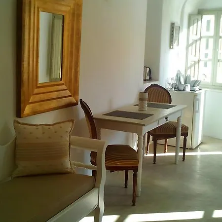 Filotimo Cave Aparthotel 3*