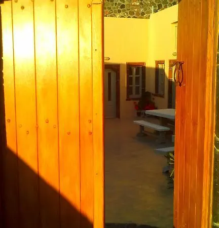 Filotimo Cave Aparthotel Pyrgos Kallistis